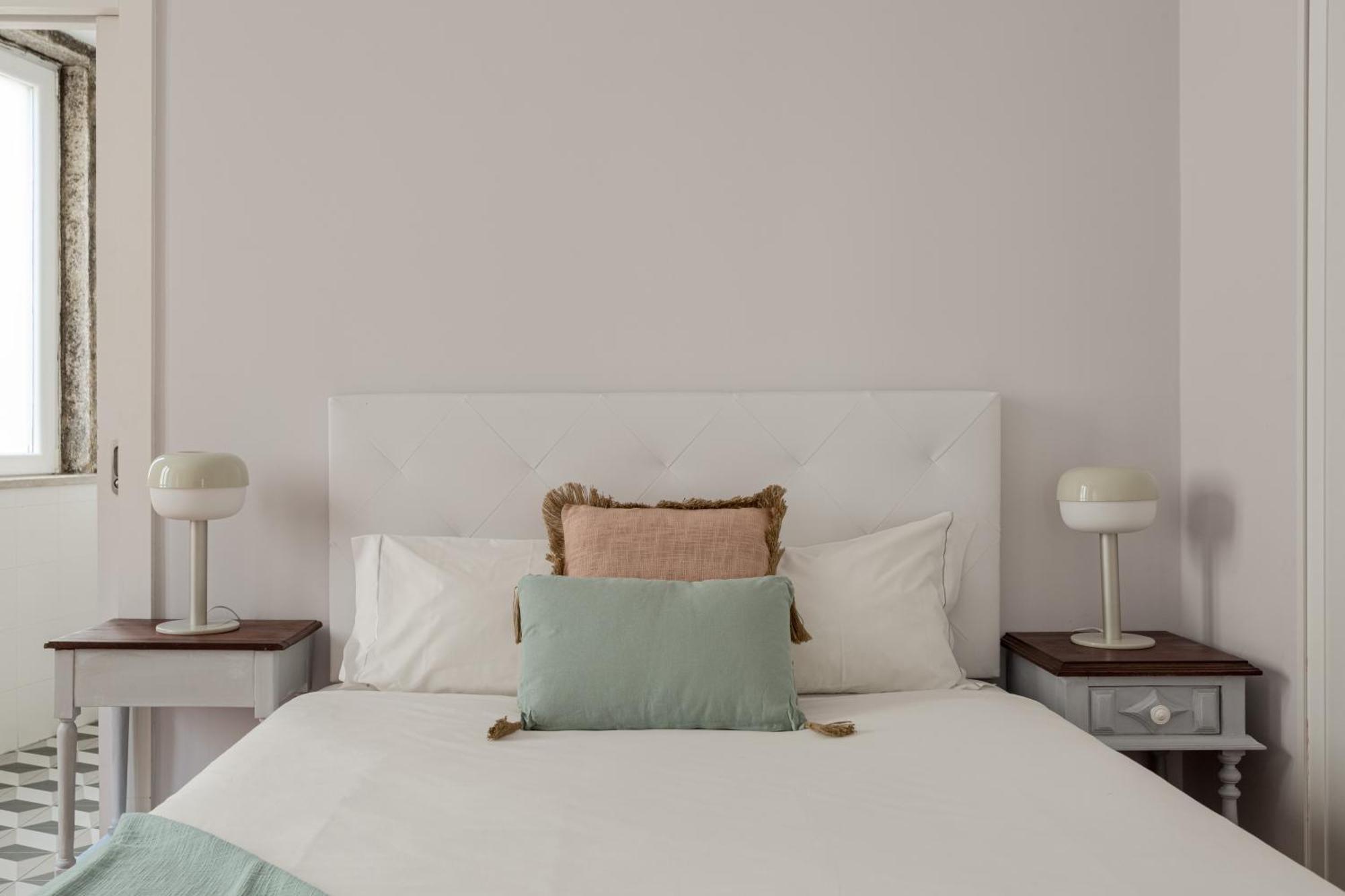 Joivy Inviting Flat Next To Carmo Convent * Lissabon