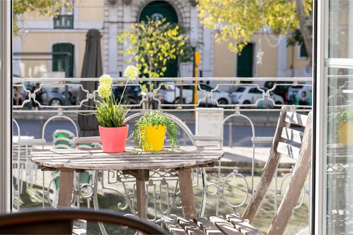 Cozy Flat With Bright Balcony Trendiest Neighborhood! Appartement Lisboa