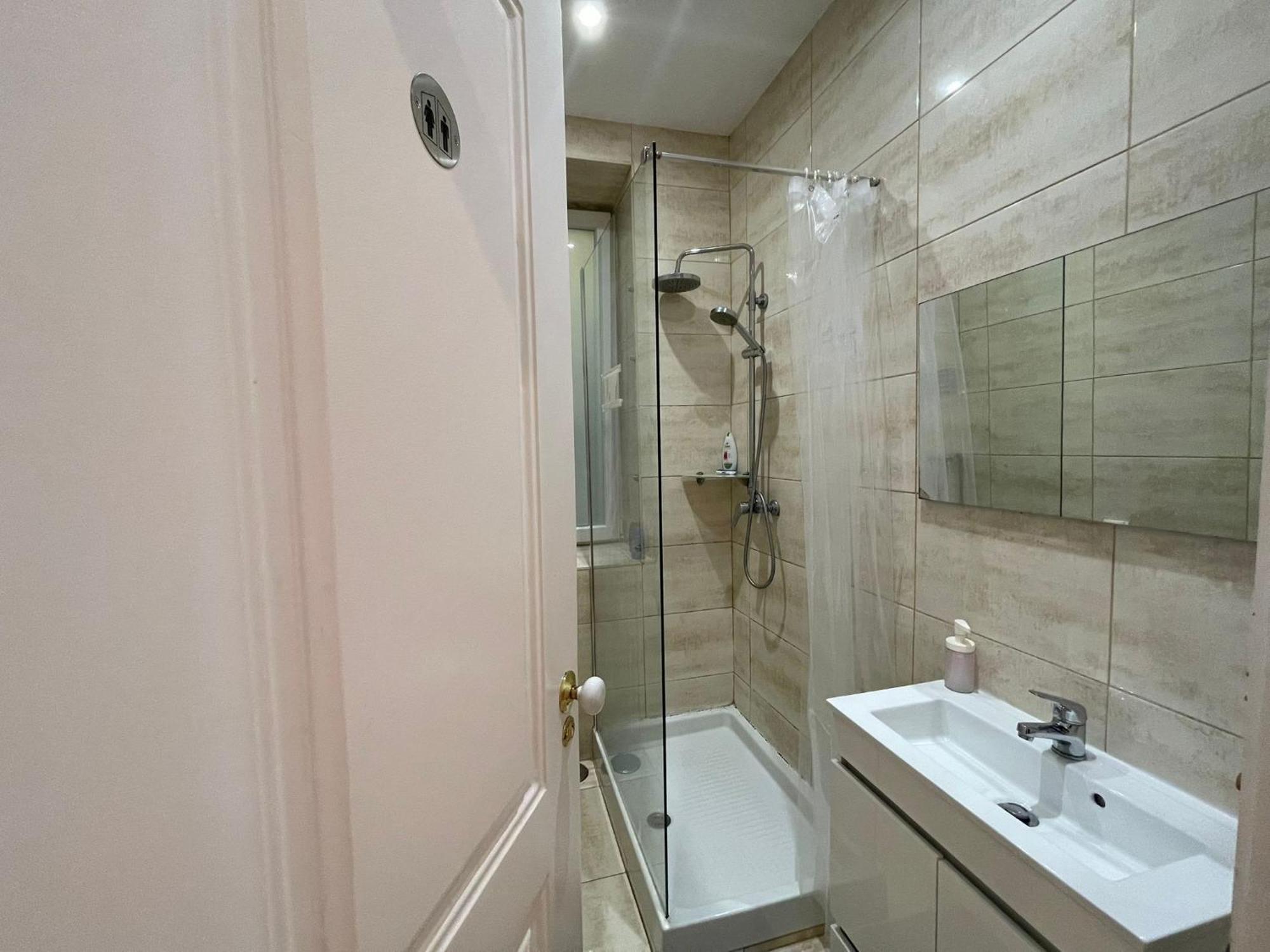 Embassy Arriaga Private Elegance In Stylish Shared Guest house Lisbon