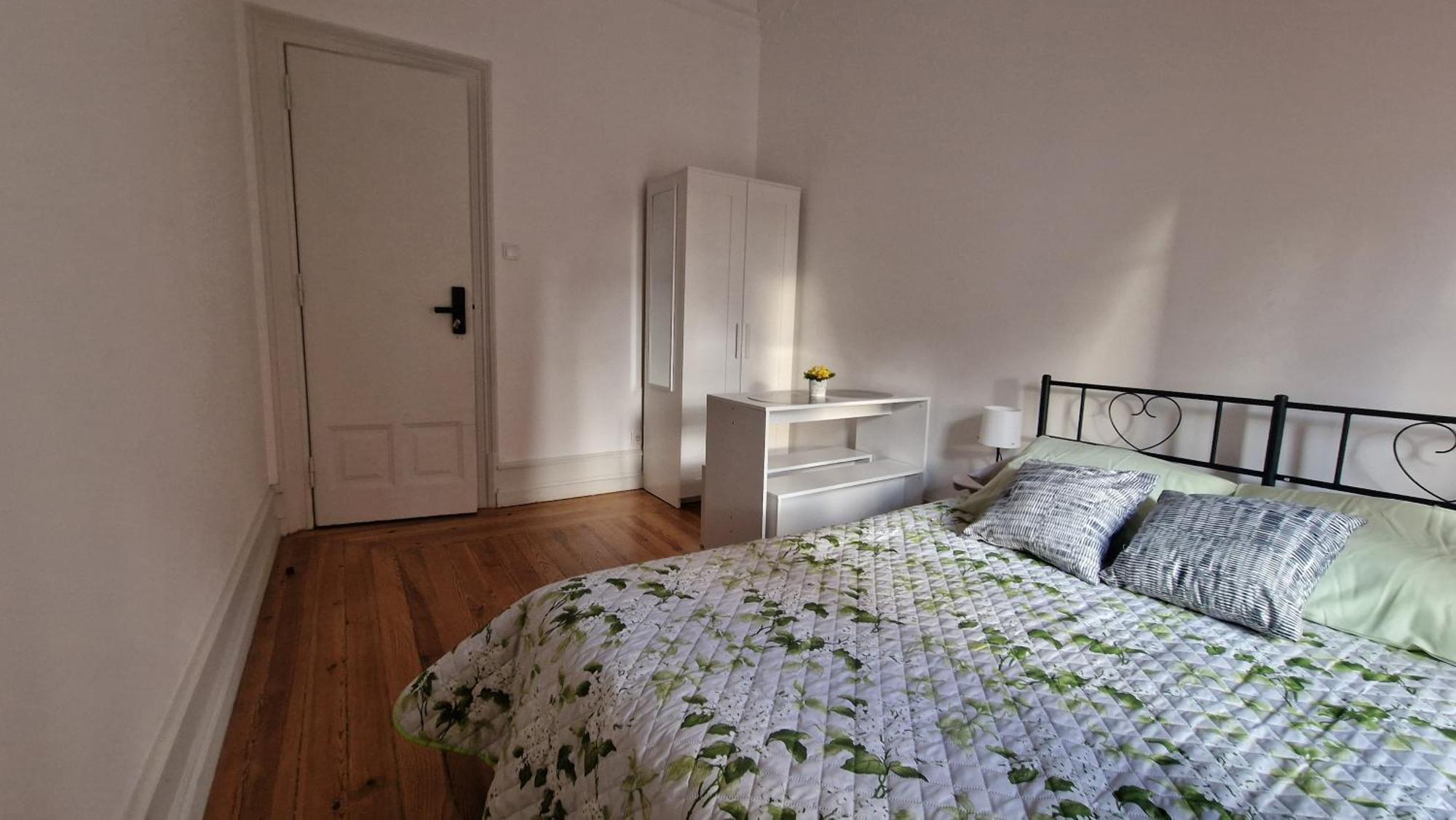 Guest house Mini Host In *