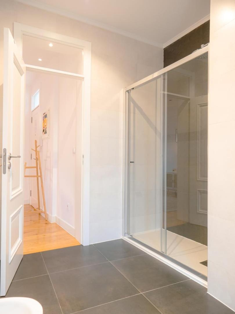 Stylish 2br Castle View - | By Airnest Appartement