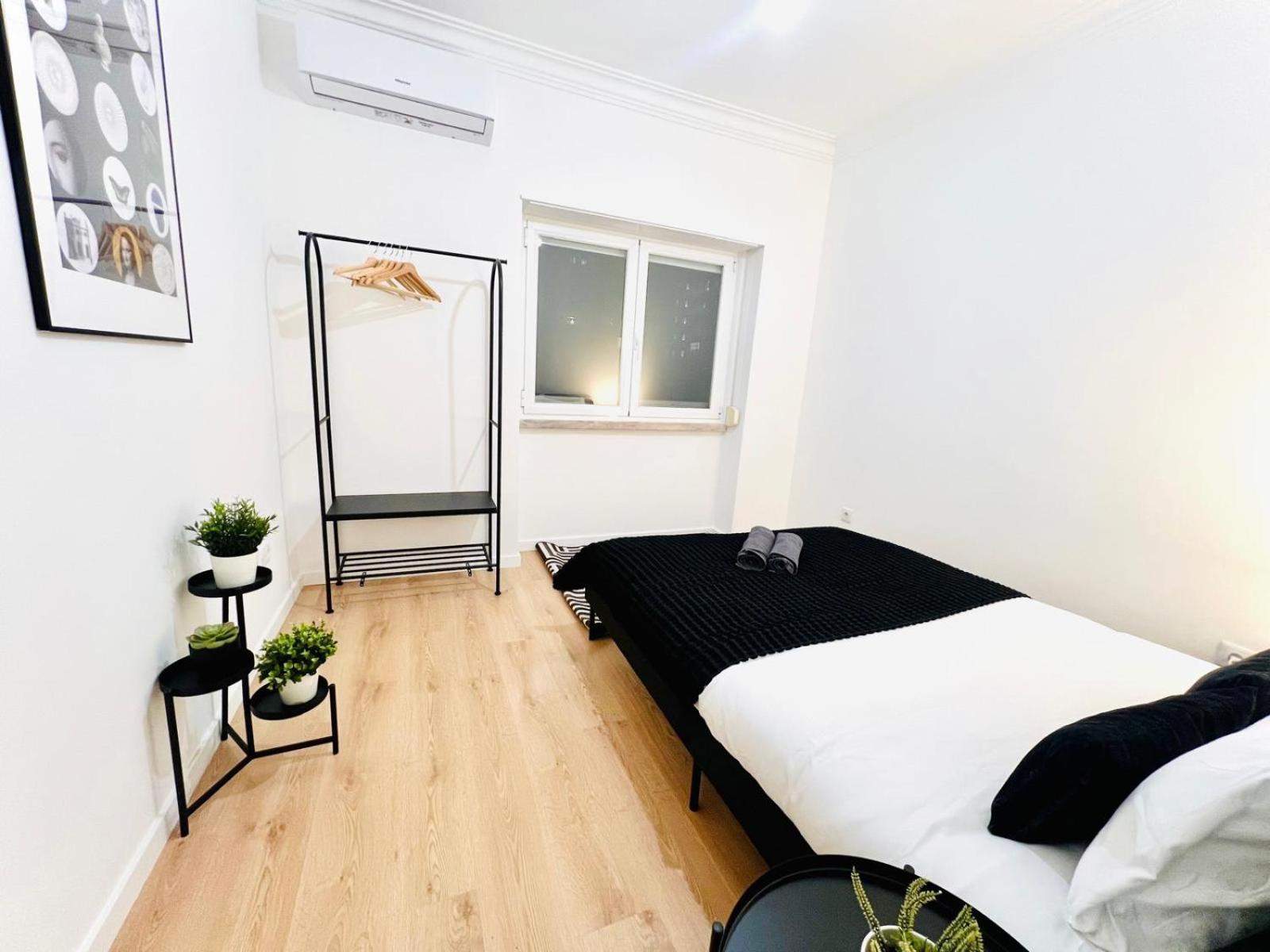Hostel Rooms, Ideal Location For Tourists *