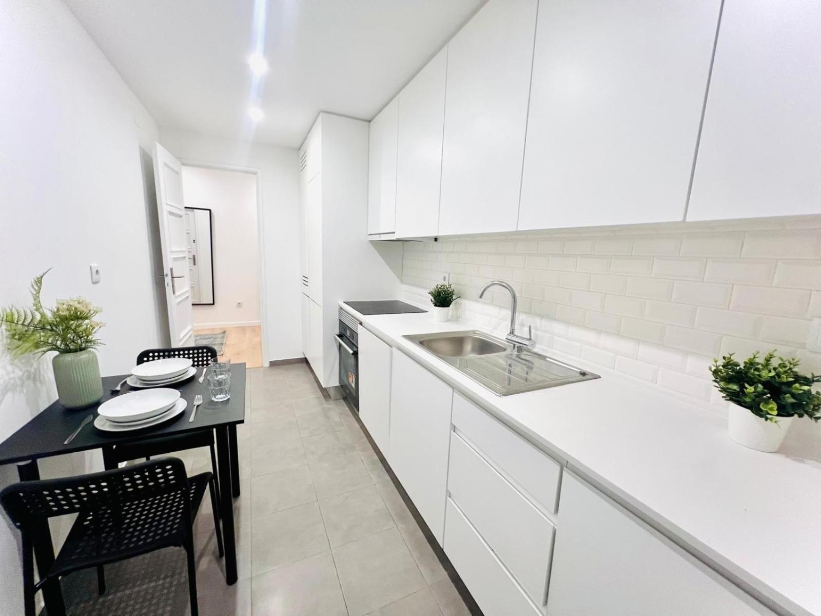 Hostel Rooms, Ideal Location For Tourists *