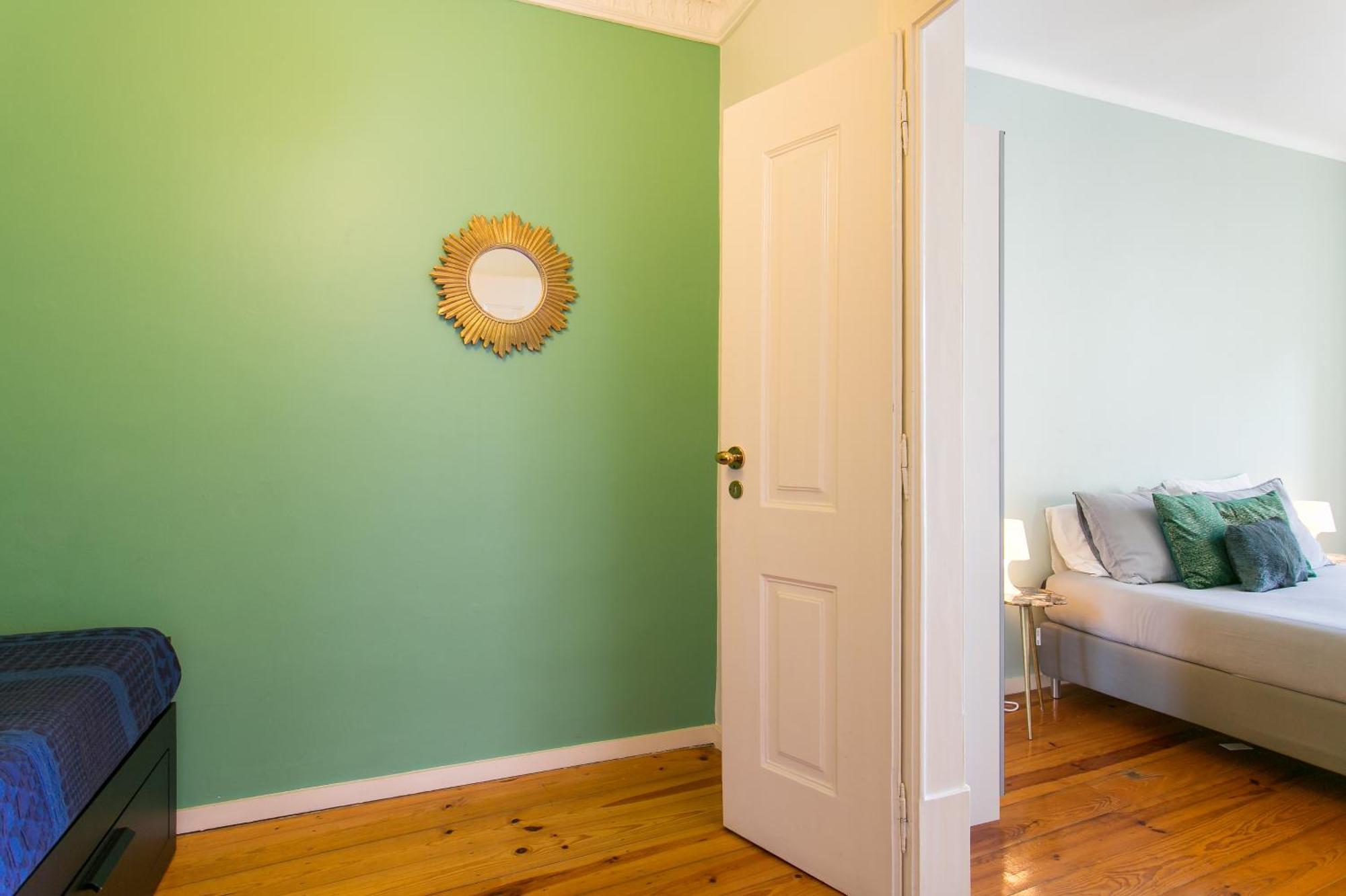 Spacious, Bright And Newly Renovated 2 Bedroom Apartment, Historical Center, Madragoa * Lissabon
