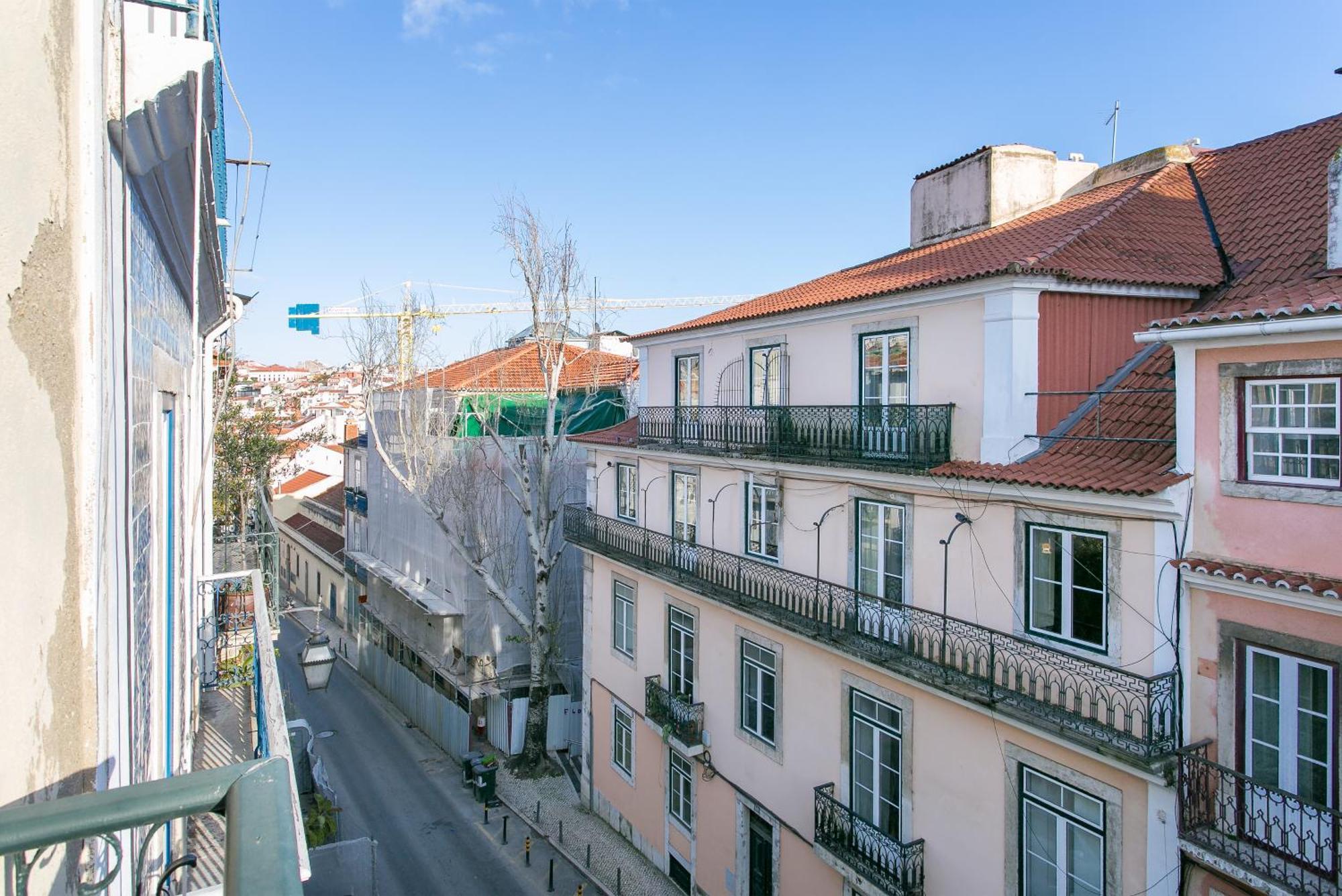 Apartment Spacious, Bright And Newly Renovated 2 Bedroom Apartment, Historical Center, Madragoa Lissabon