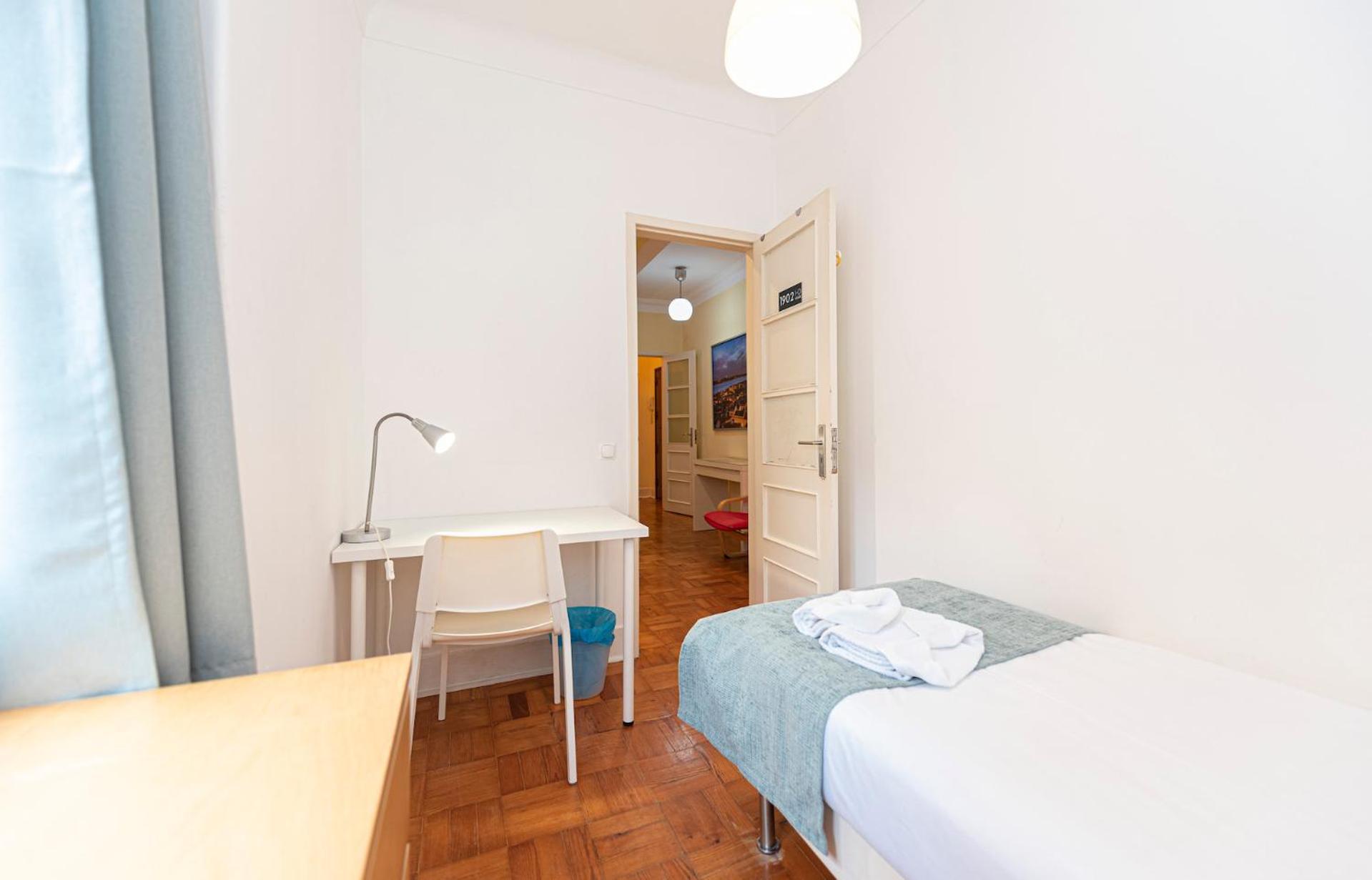 Houze_central Lisbon, 4 Flat W/ Zoo View