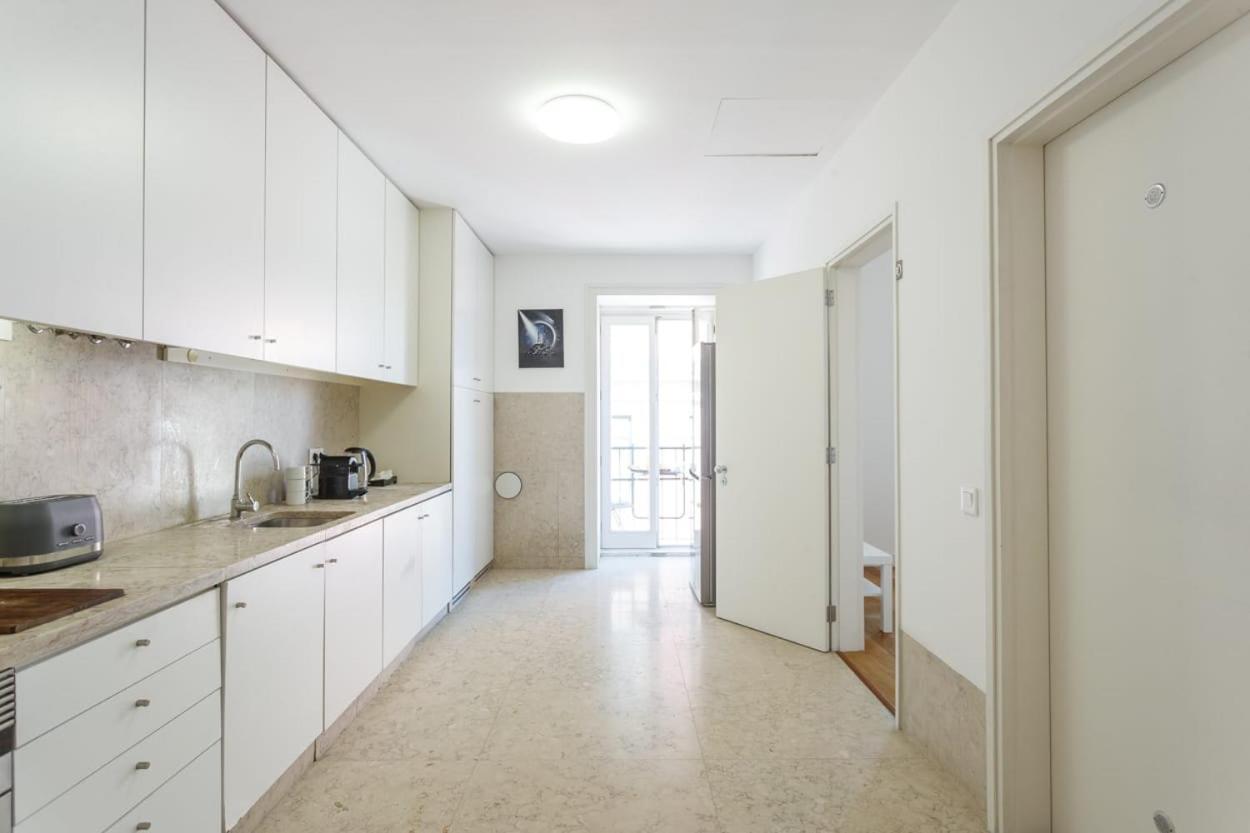 Bedooms With Shared Bathroom In In Historic Largo Do Carmo Séjour chez l'habitant Lisboa