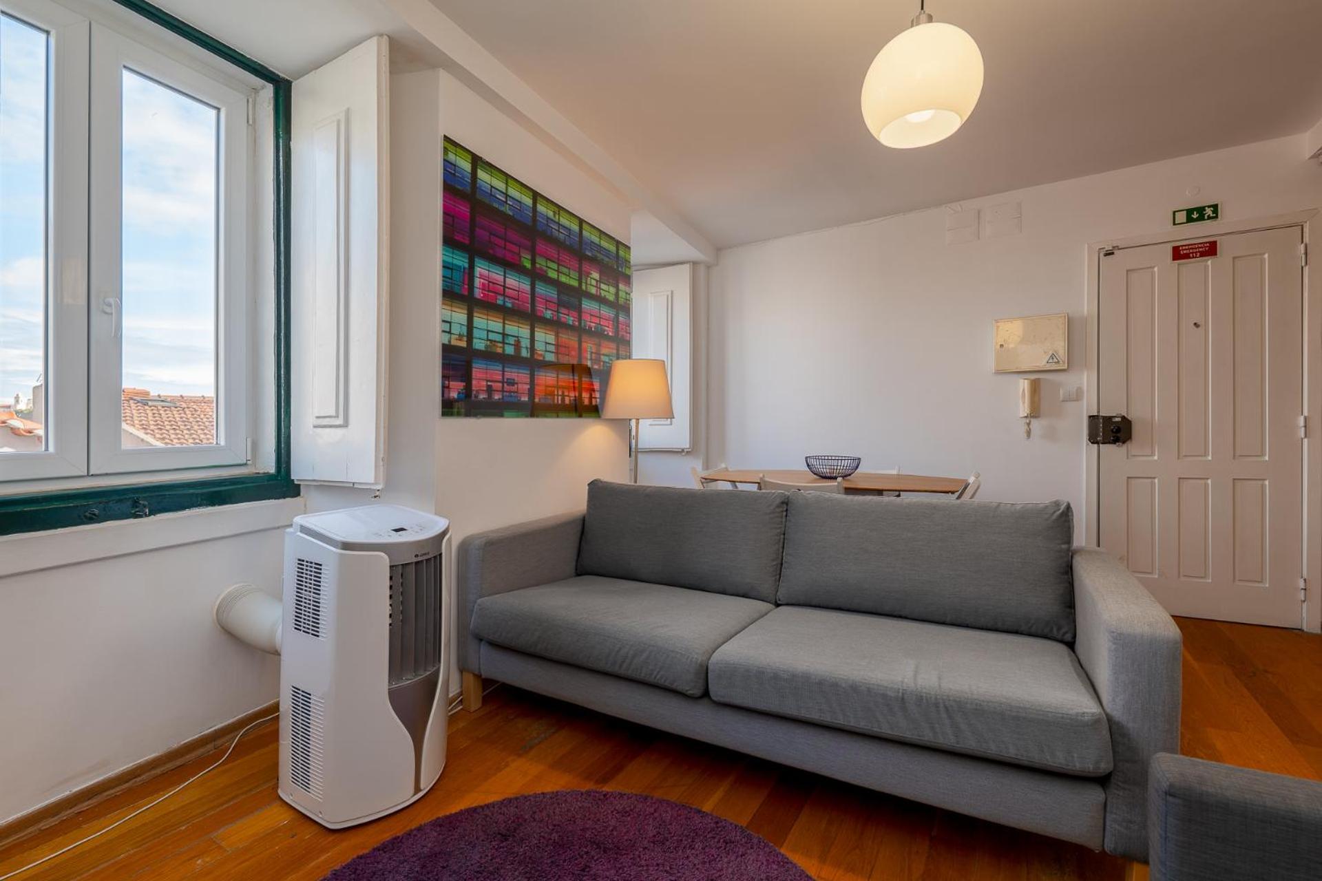 Contemporary In Historical Chiado Apartamento