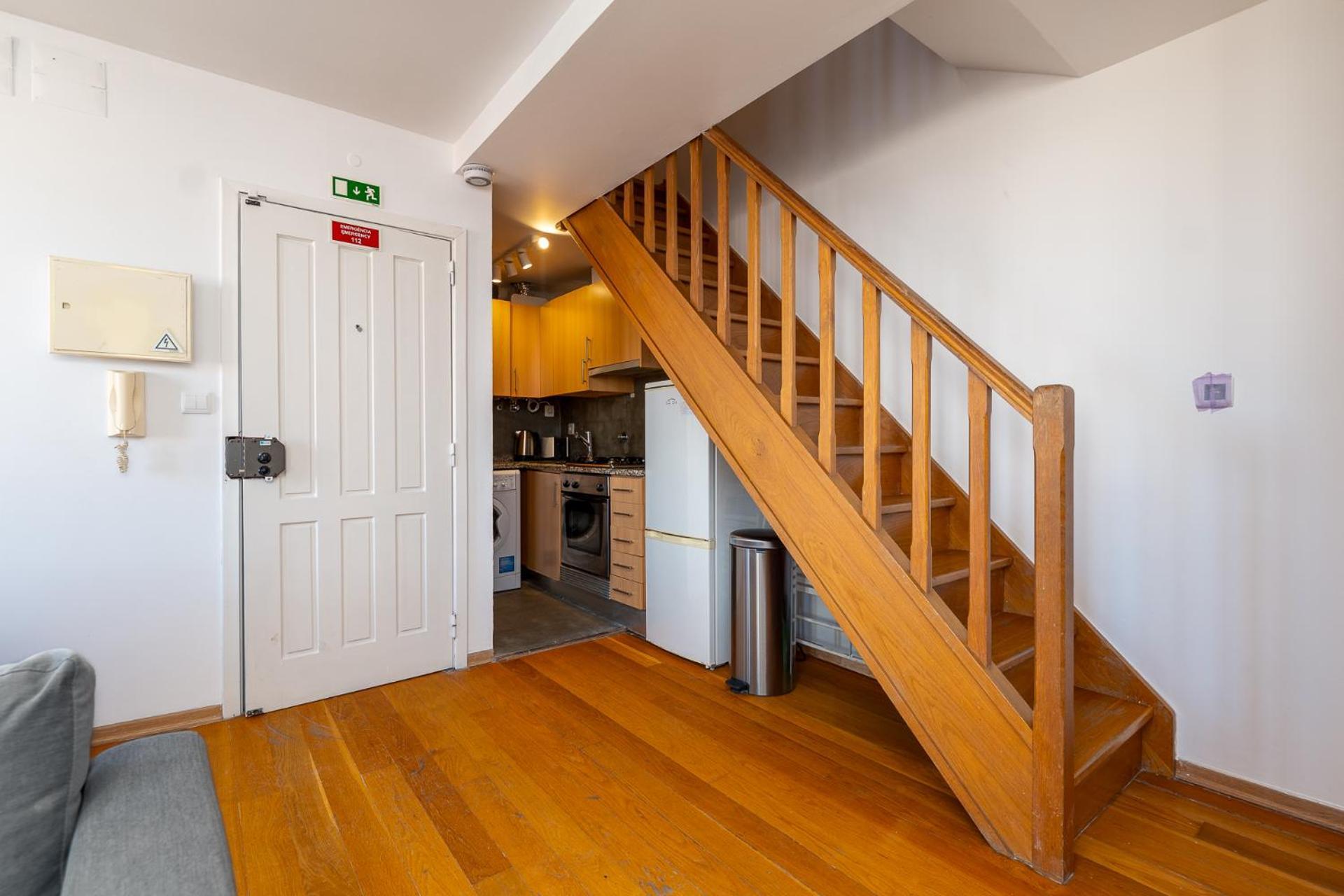 Apartamento Contemporary In Historical Chiado
