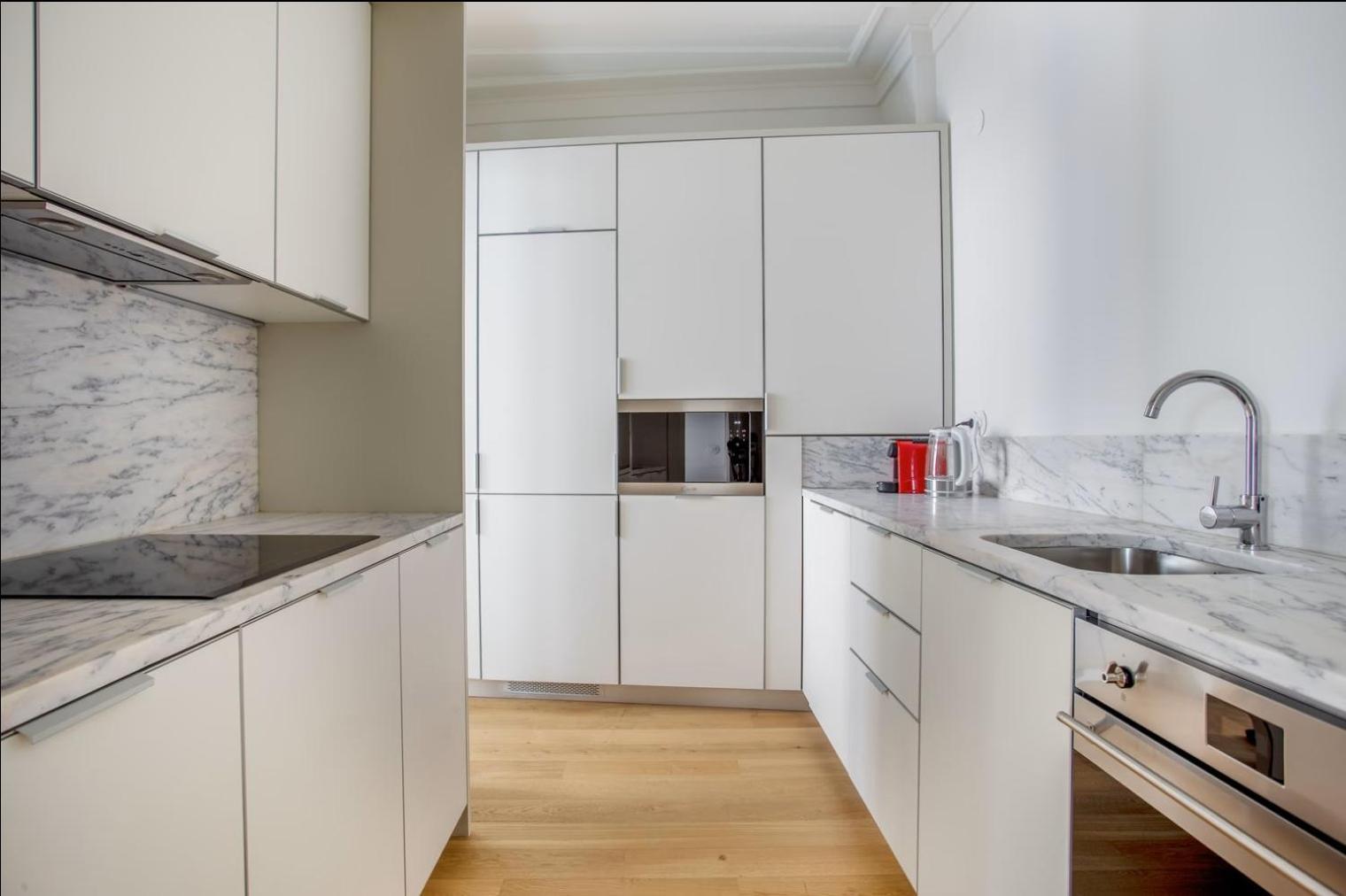 In Modern And Pleasant Shared Apartment, Santo Antonio Church In *