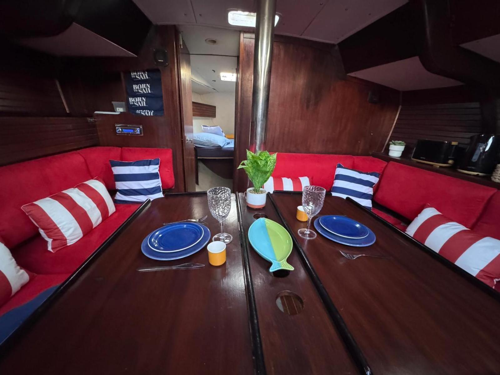 Botel Cosy Boat