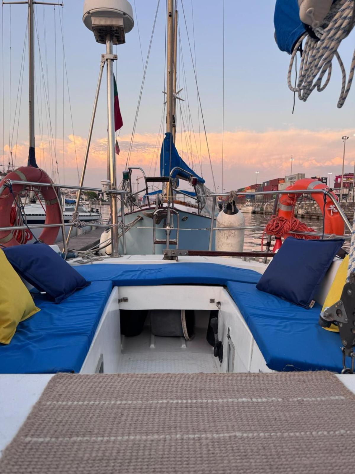 Botel Cosy Boat Lissabon