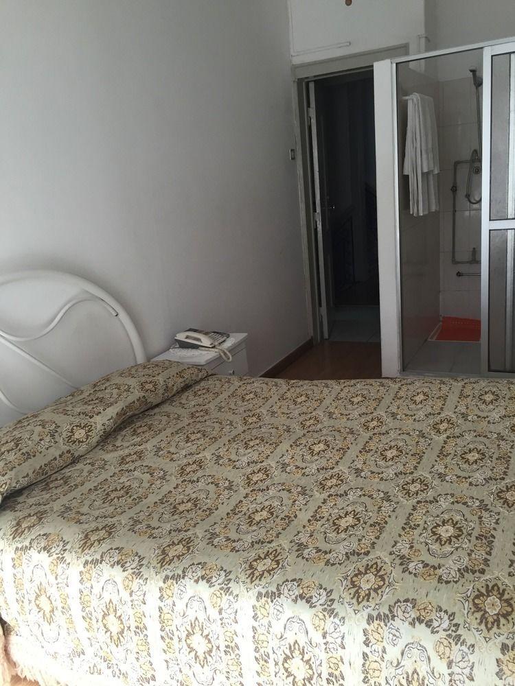 Pensao Santo Tirso Hotel 3*