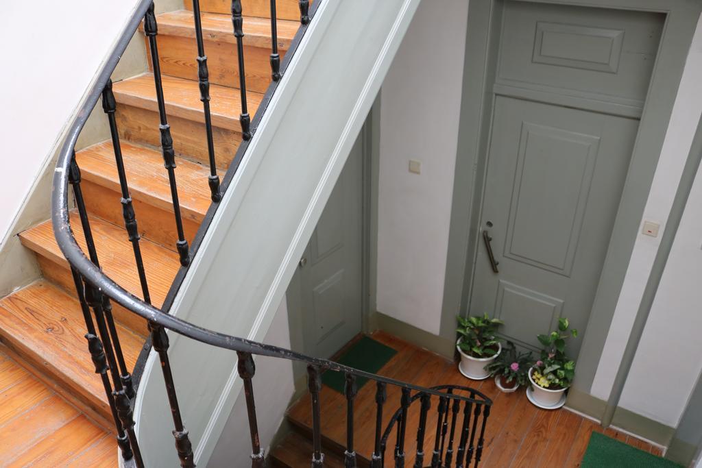 Chiado Bairro Alto, Bright And Newly Renovated 3 Bedroom Apartment, Historical Center * Lissabon