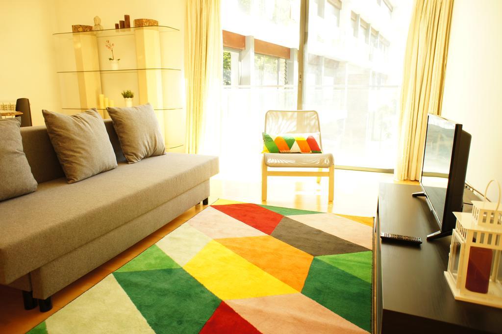 Modern Near The Bridge Apartment