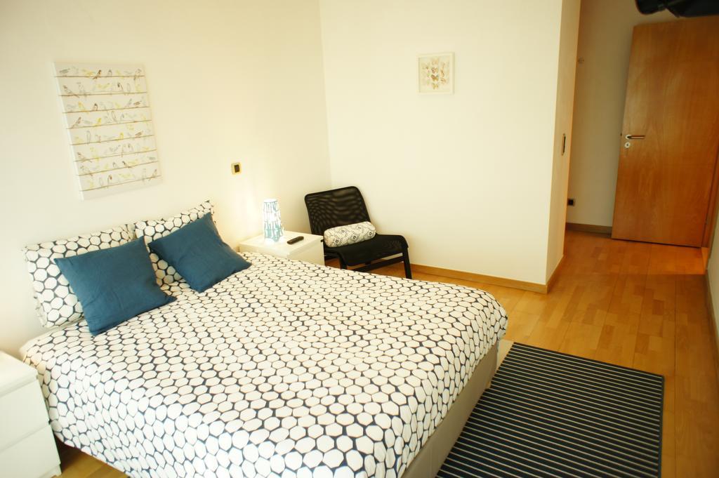 Modern Near The Bridge Apartment