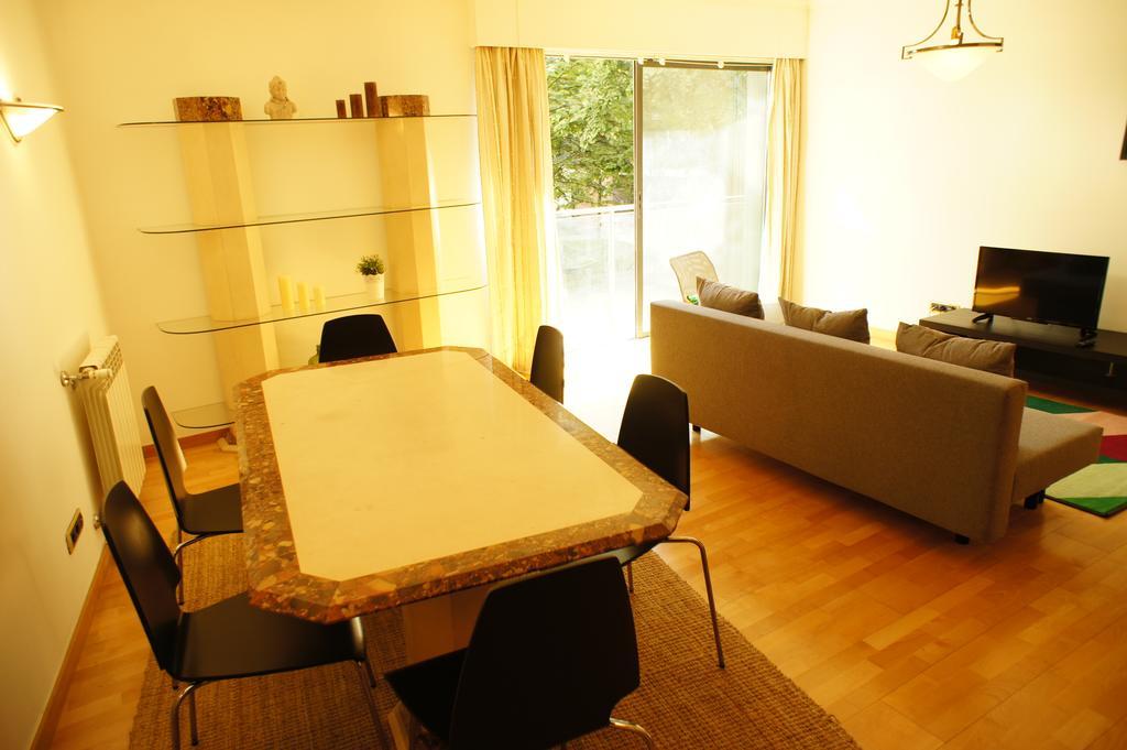 Modern Near The Bridge Apartment Lisbon