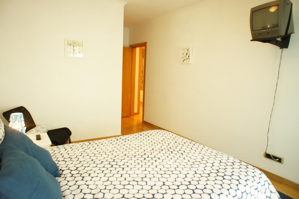 Modern Near The Bridge Apartment Lisbon