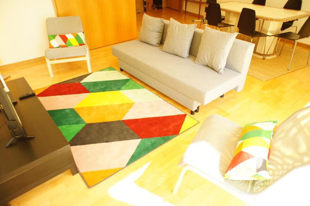 Modern Near The Bridge Apartment Lisbon