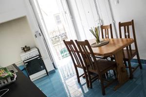 Locals & Hostel Lisbon
