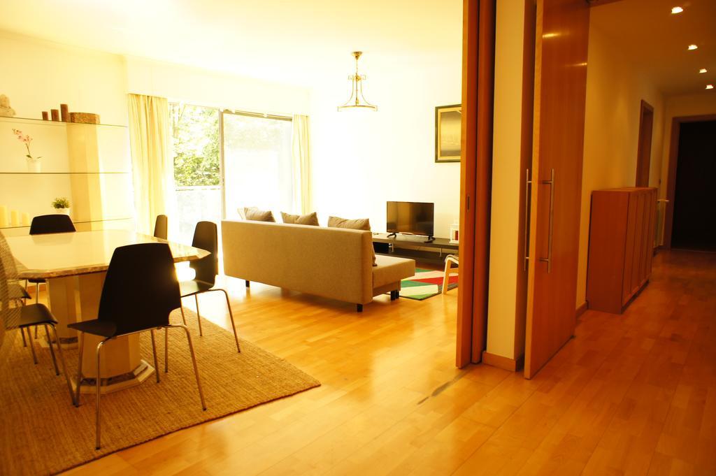 Modern Near The Bridge Apartment *