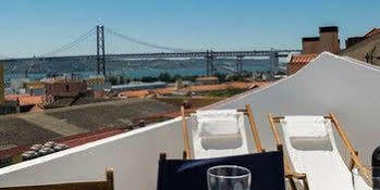 Near River * Lisboa