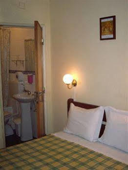 Residencial Camoes Couette-café 2*