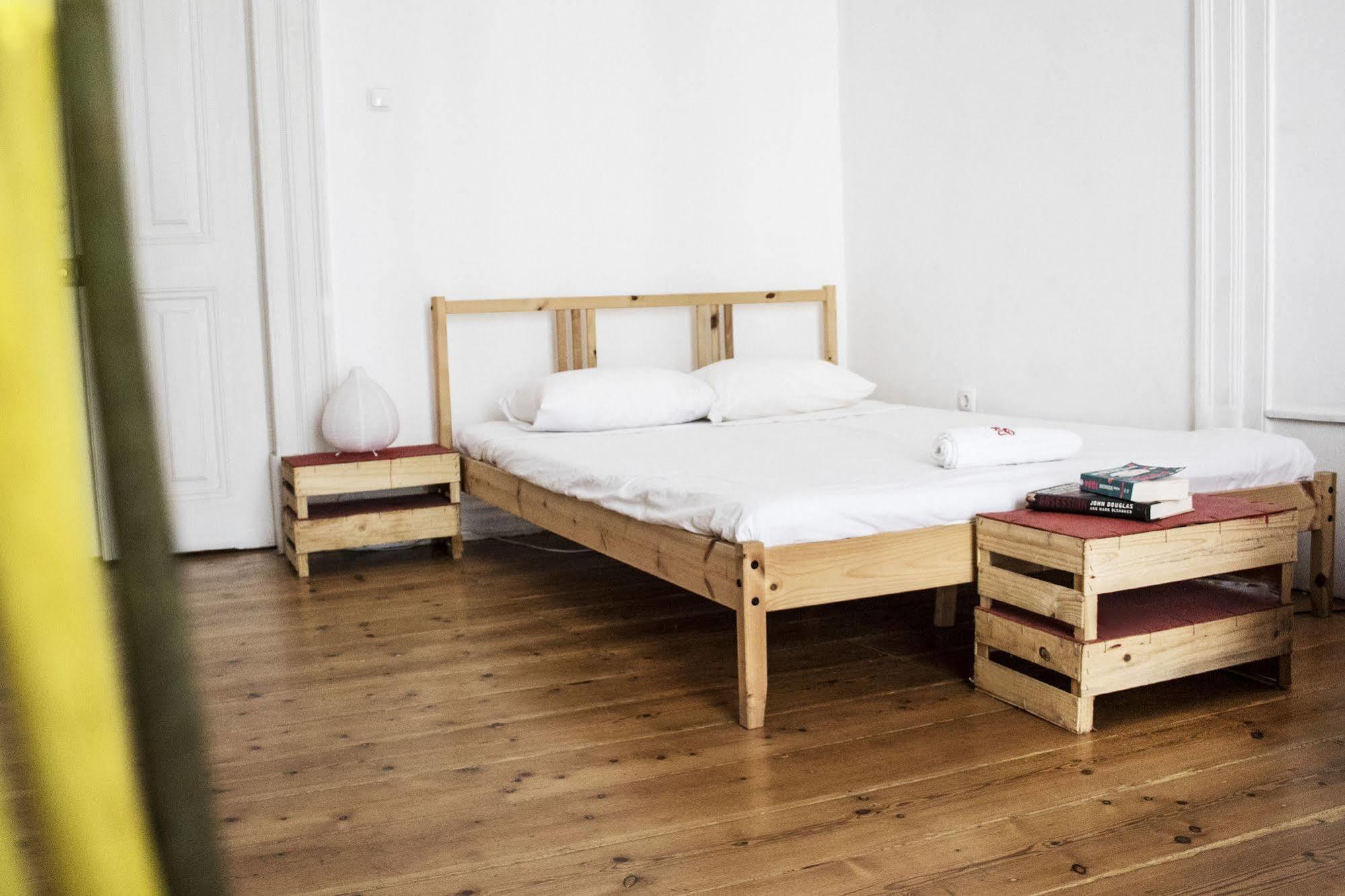 Locals & Hostel Lisbon