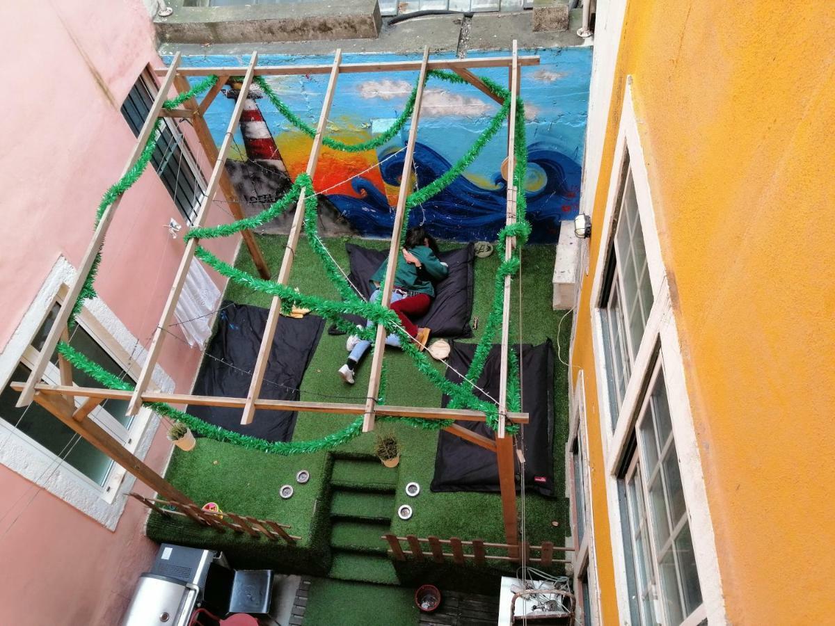 Locals & Hostel Lisbon
