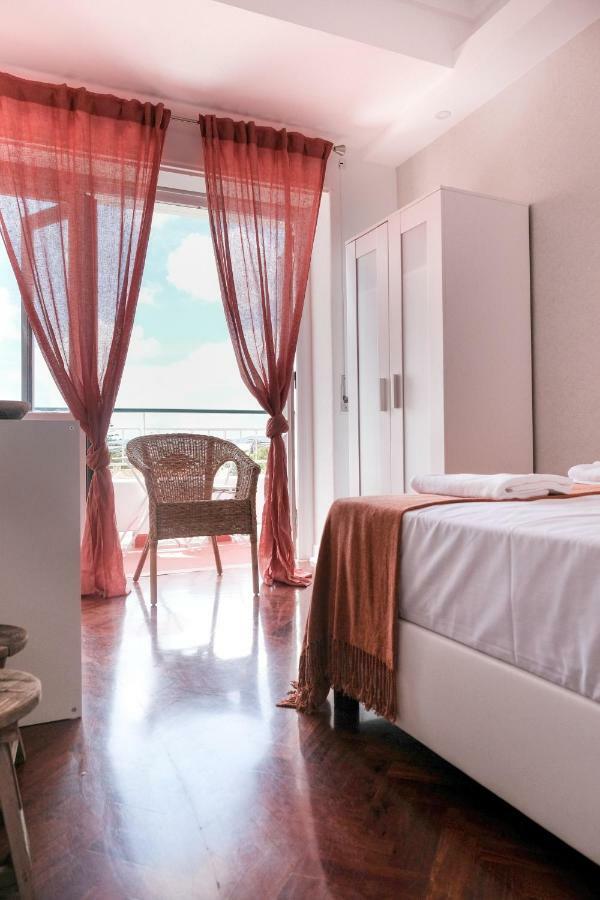 Maison d'hôtes 4u Suites&guesthouse Vii Airport
