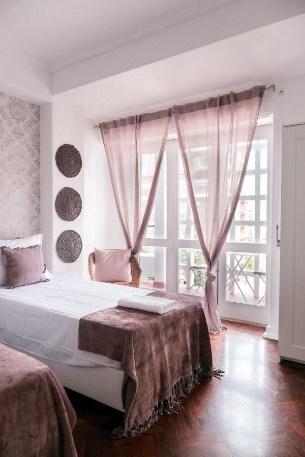 4u Suites&guesthouse Vii Airport Maison d'hôtes Lisboa