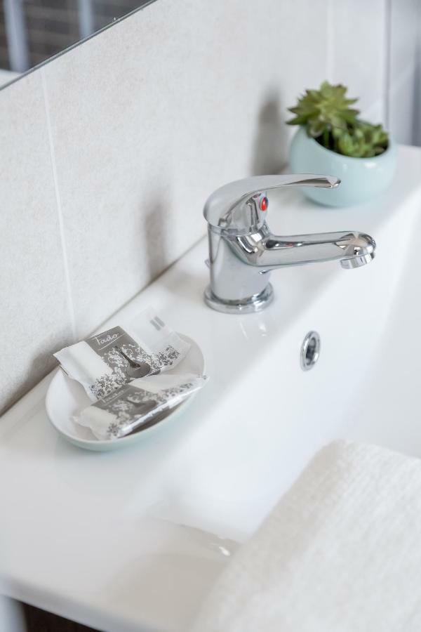 Bright & Spacious Alfama Apartment, By Timecooler * Lissabon