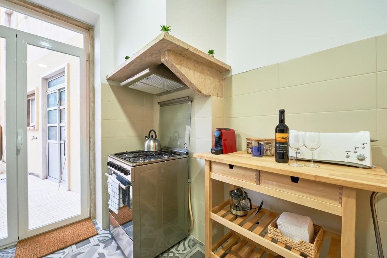 Belém Light Filled With Patio, By Timecooler Appartement *