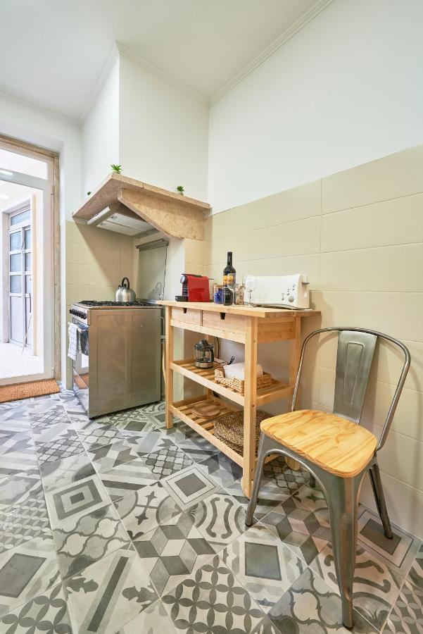 Belém Light Filled With Patio, By Timecooler Appartement *