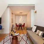 Crucifixo Downtown Terrance & Deluxe Apartment