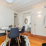 Stunning & Modern 2 Bedroom Apartment In Chiado