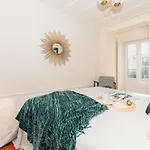 Stunning & Modern 2 Bedroom Apartment In Chiado