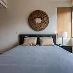 15 - Mulberry Hill Apartment