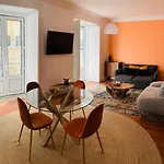 Spacious 1 Bedroom Apartment With A Parking Spot In Chiado