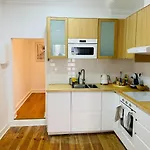 Spacious 1 Bedroom Apartment With A Parking Spot In Chiado