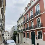 Spacious 1 Bedroom Apartment With A Parking Spot In Chiado