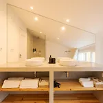 The Yellow House - Duplex With Local Charm