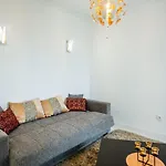 Great New Flat Close To Alameda
