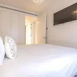 Ando Living - Douradores House