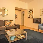 Downtown Modern 8 Bedroom Apartment - Marques De Pombal