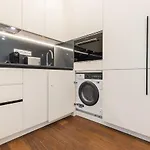 Deluxe Apartment In City Center By Lovelystay