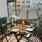 Quarto Grande Com Varanda E Vista Para A Cidade