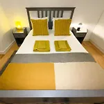 Lisbon Charming Santos Apartment W/ Patio