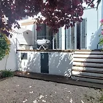 Apartment With Private Garden - Central Location