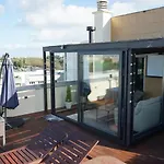 Sunny Private Rooftop Sauna & Hot Tub By Bentobox